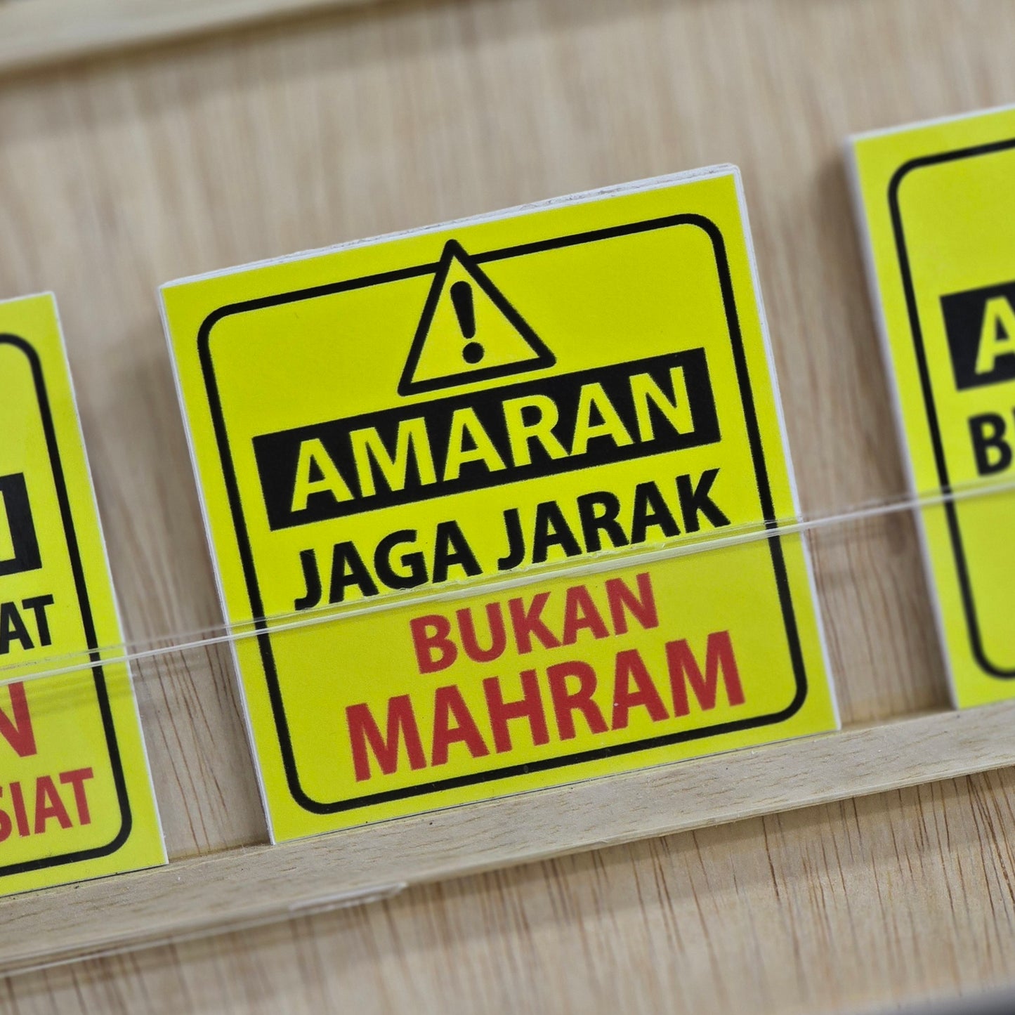 Amaran - Jaga Jarak, Bukan Mahram